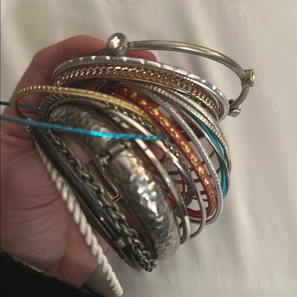 VINTAGE COSTUME JEWELRY LOT BANGLES BRACELETS 22 pieces! LOT 2 - Picture 3 of 5